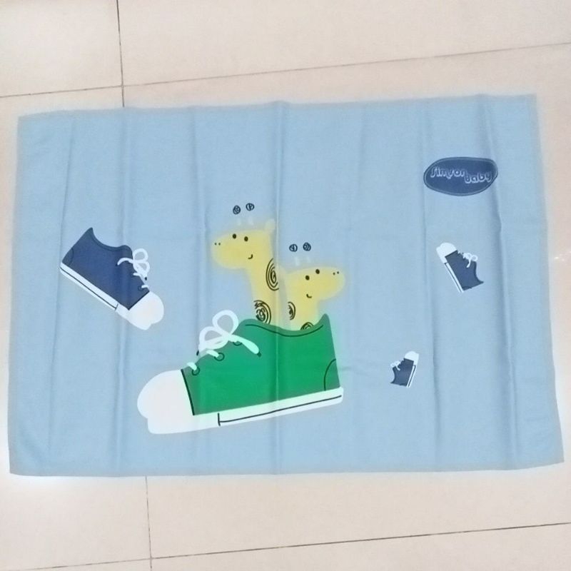 Perlak Simson Karet Karakter