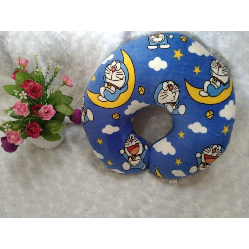 bantal leher karakter