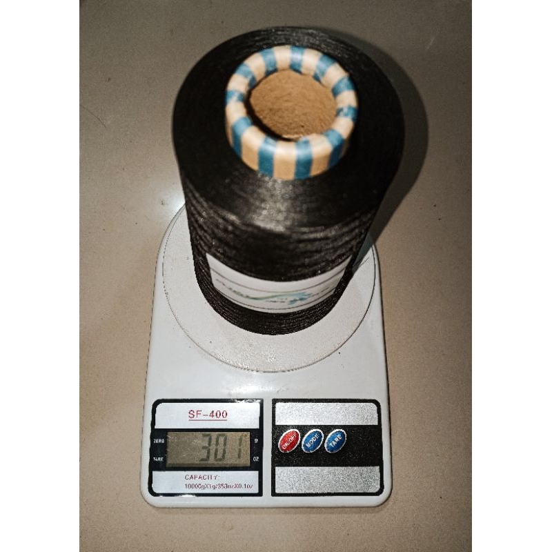 Benang obras POLYESTER hitam 300gram