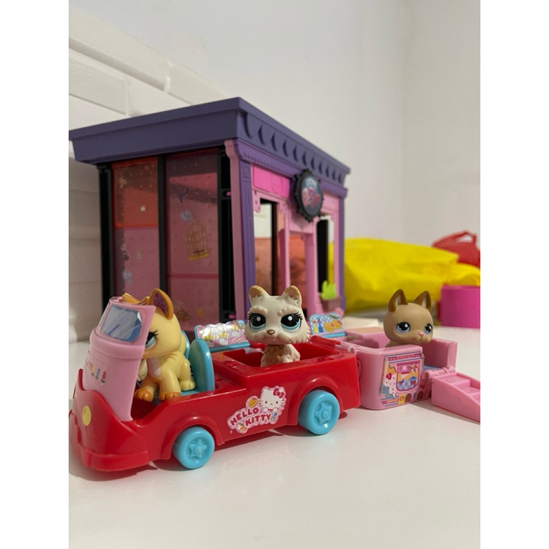 Hello Kitty Car