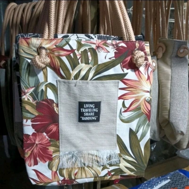 tote bag bunga merah