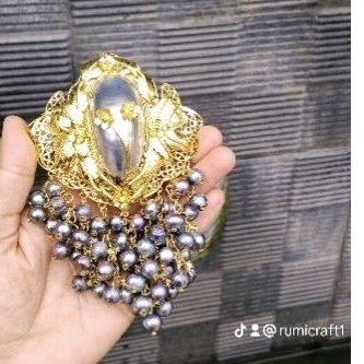 bros mutiara hitam
