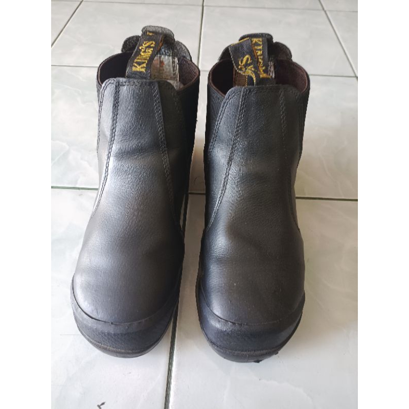 sepatu second