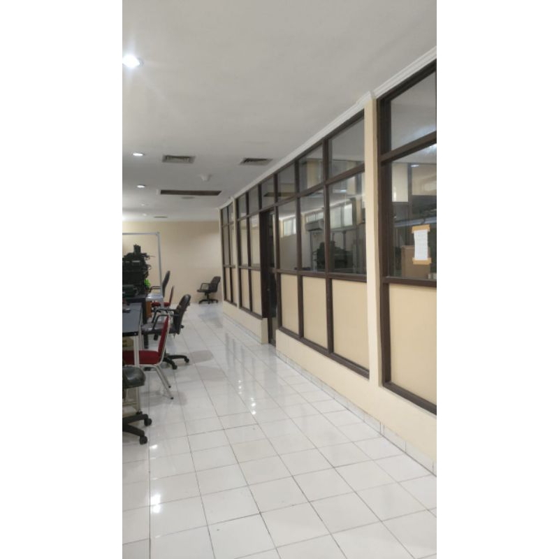 Partisi Kaca Aluminium