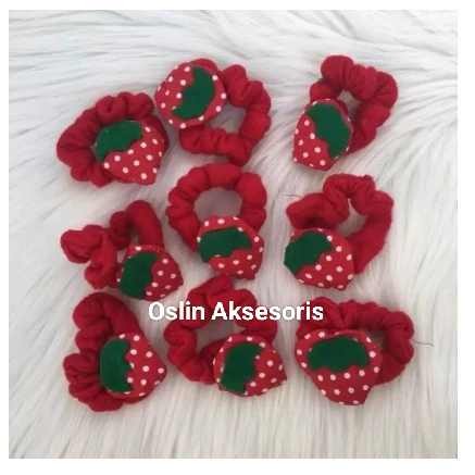 kuncir rambut strawberry