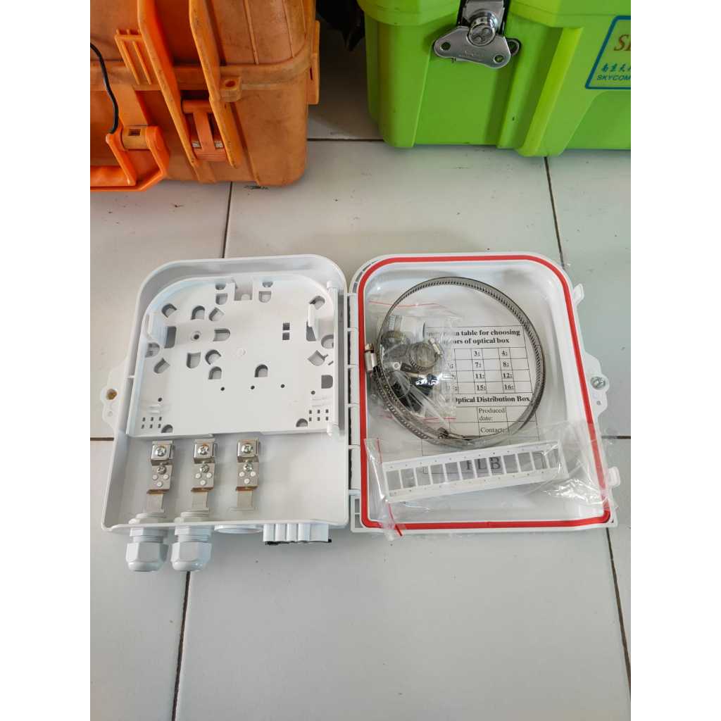 box odp 8core kosongan include clamp tiang [ ring besi ]