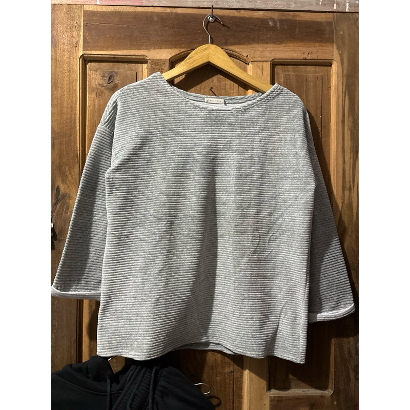 Sweater abu phenomenal