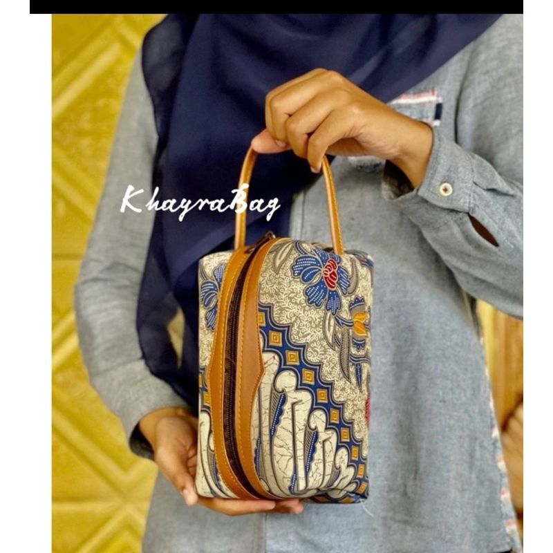 Dompet kosmetik motif batik