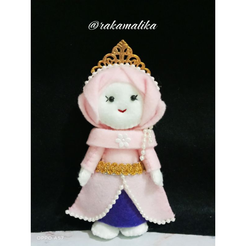 Boneka planel pengantin