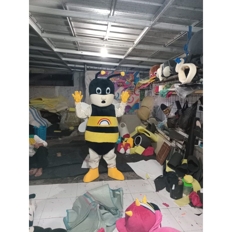Kostum maskot lebah