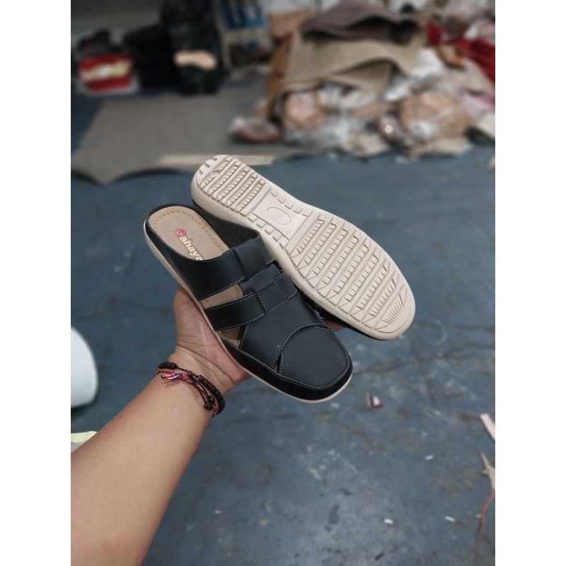 Sendal Kulit Sintetis