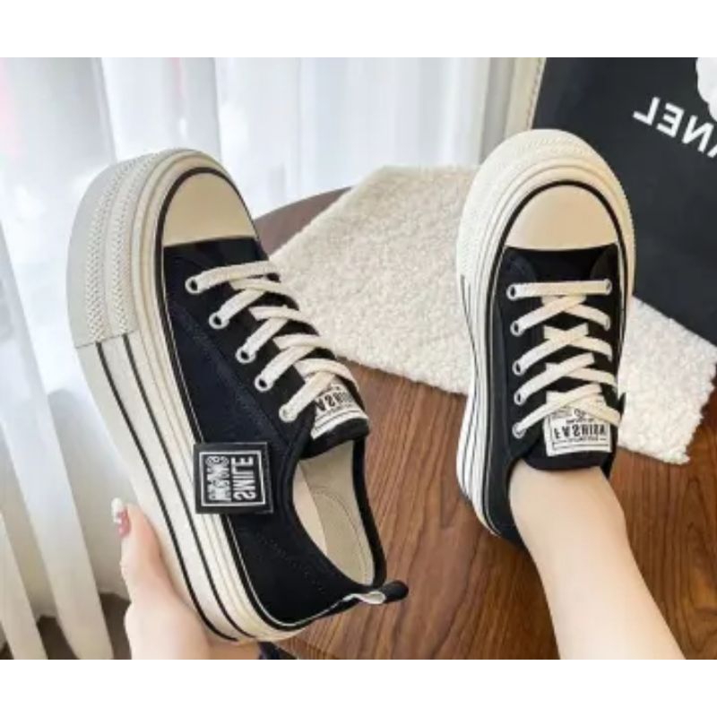 Sepatu lucu
