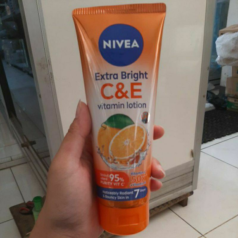 Nivea Extra Bright C&E Vitamin Lotion 180ml