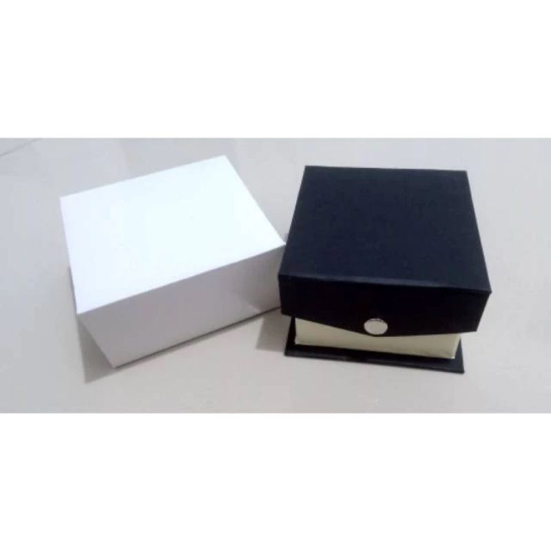 Box Tempat jam tangan