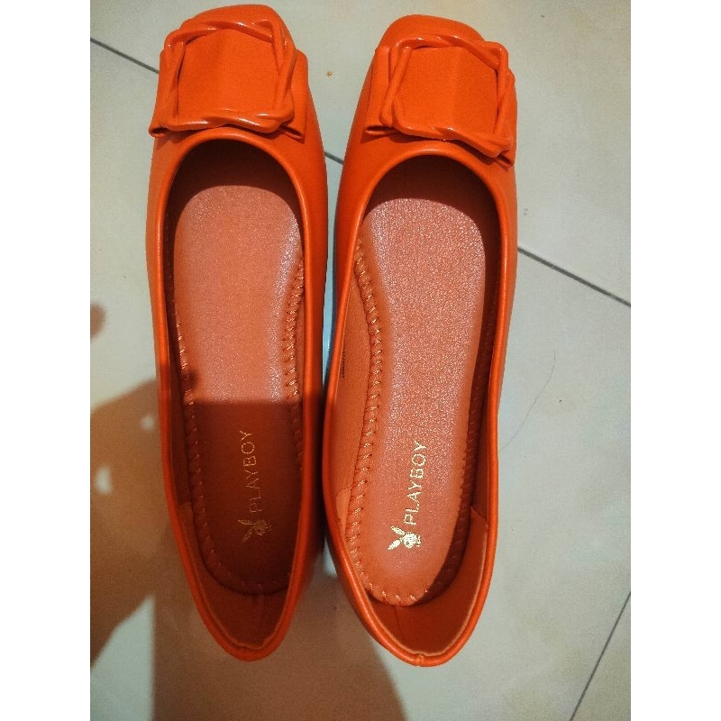 Sepatu Baru