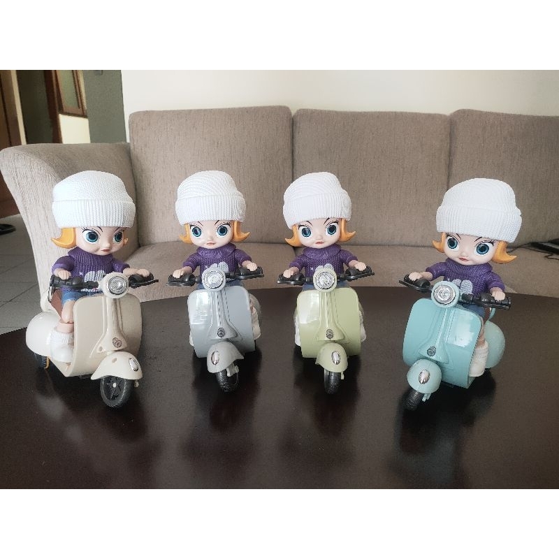 mainan vespa dan figurenya