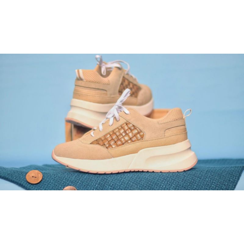 sepatuwanitakulitanyam