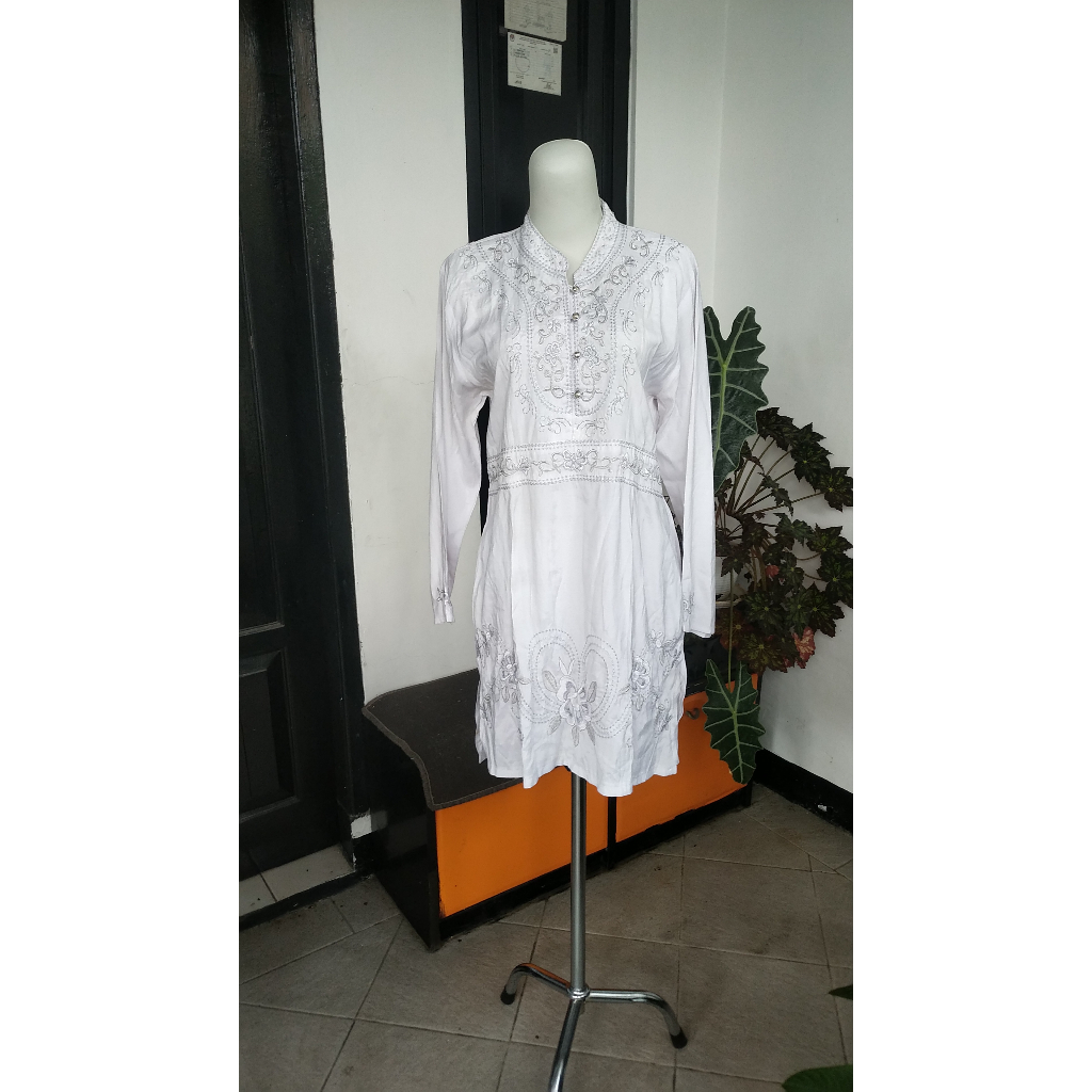 Tunik katun putih cantik mulus