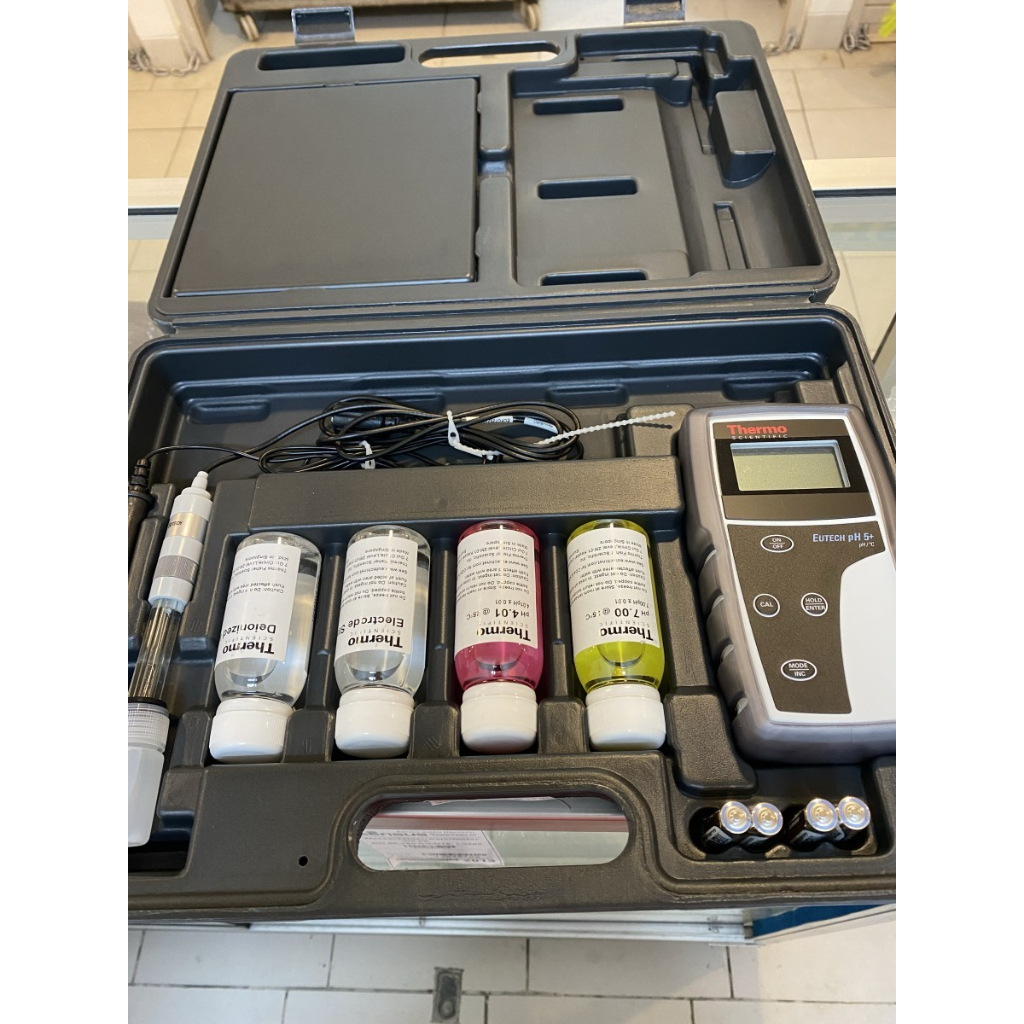 EUTECH pH 5 Plus Economical Portable pH Meter Eutech 5+