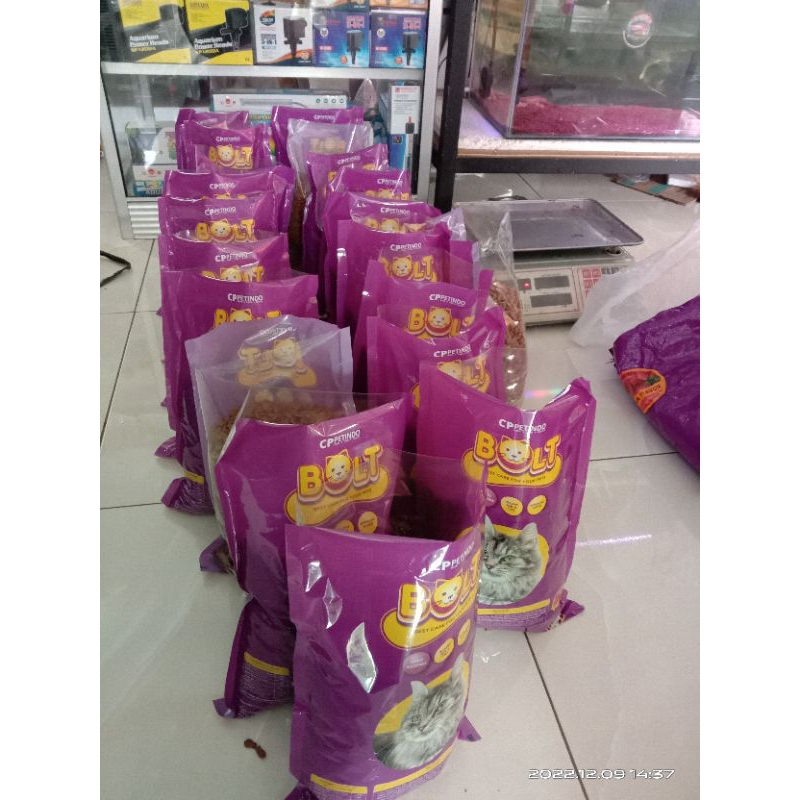 pakan kucing BOLT isi 800gr