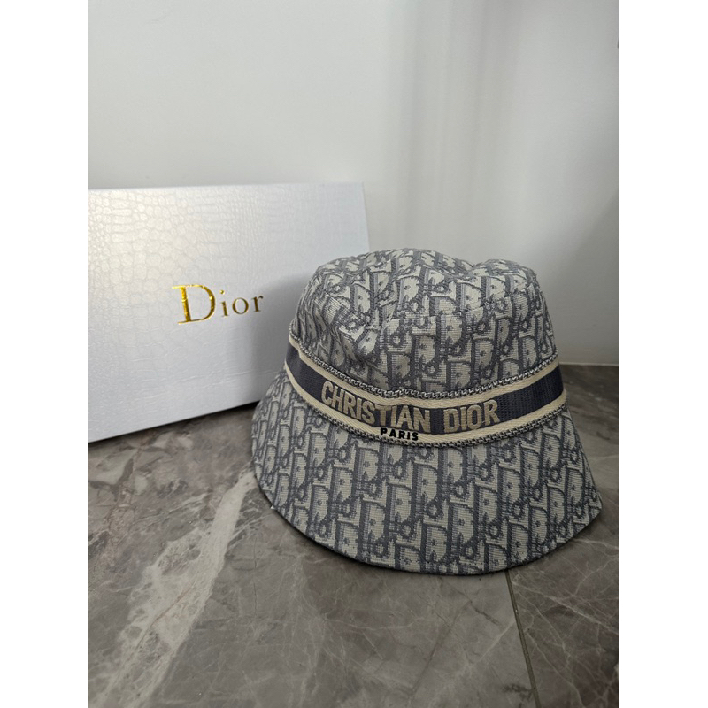 CD bucket hat topi oblique