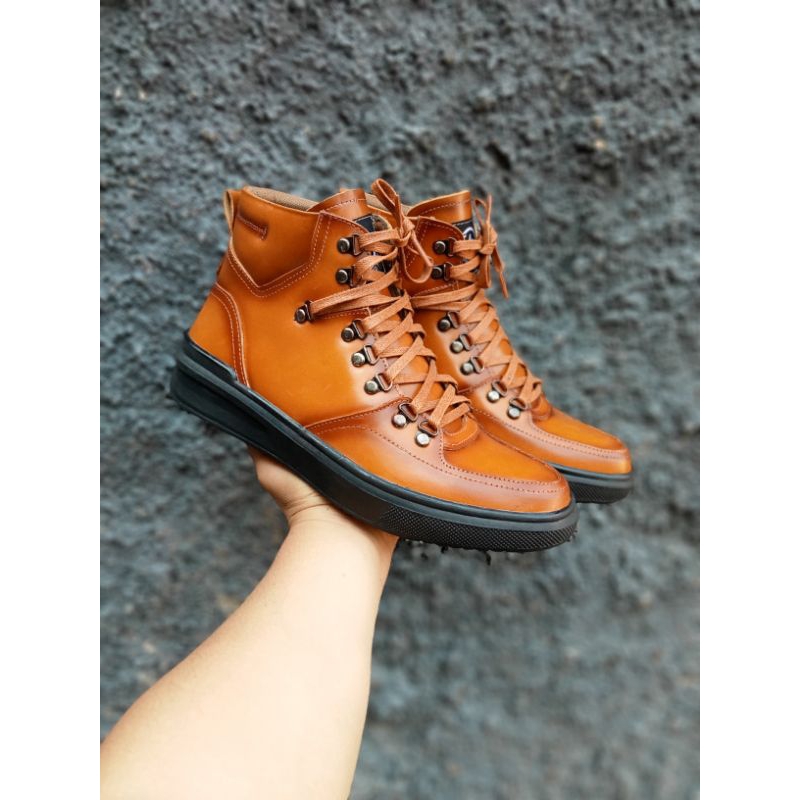sepatu sneakears high kulit sapi asli,size 39 - 43