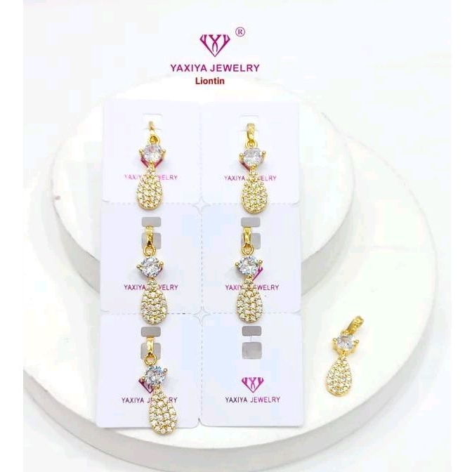 Liontin oval permata
