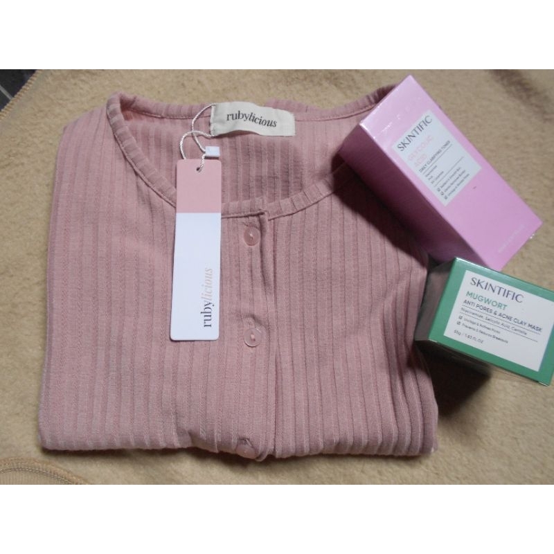 Skincare dan baju | twit
