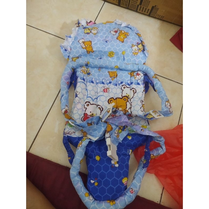 Gendong bayi