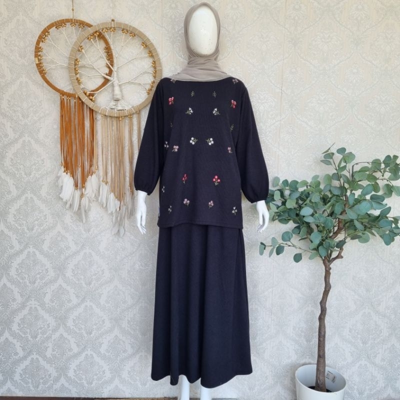 Setelan Knit Rok Hitam