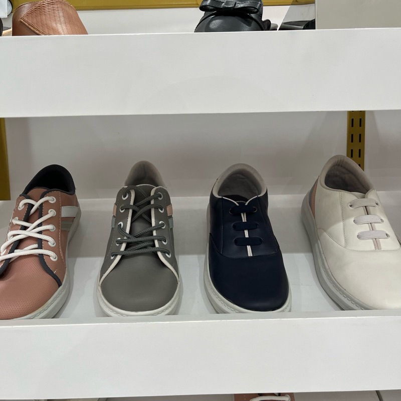 SEPATU DR KEVIN