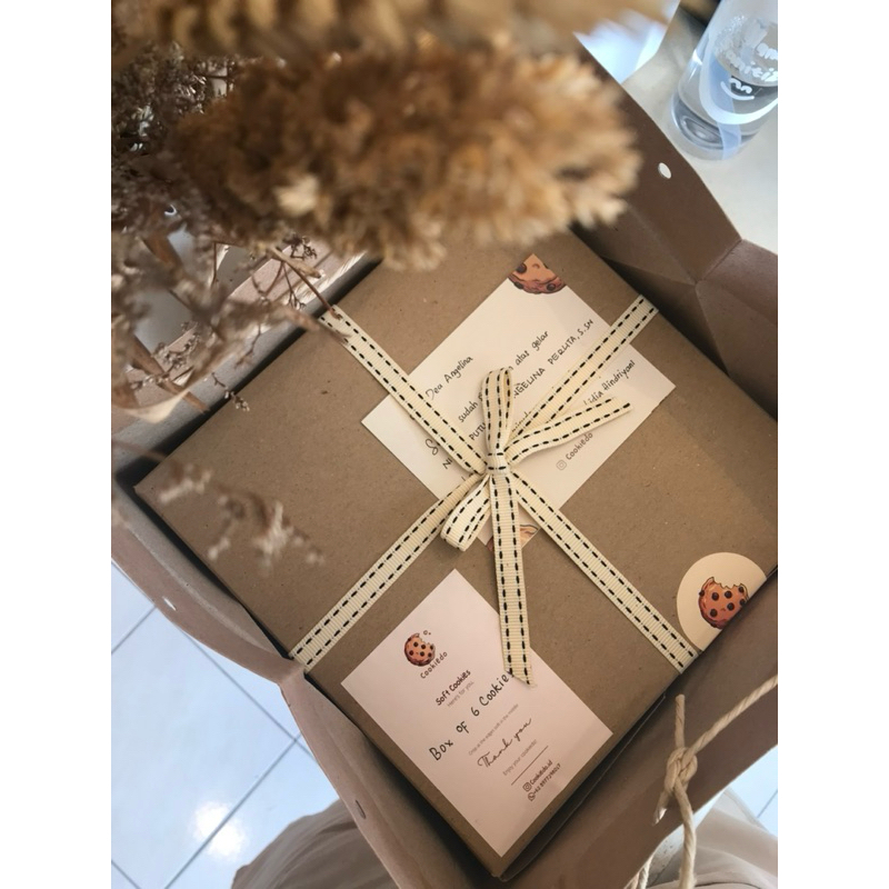 Gift packaging (card & ribbon)