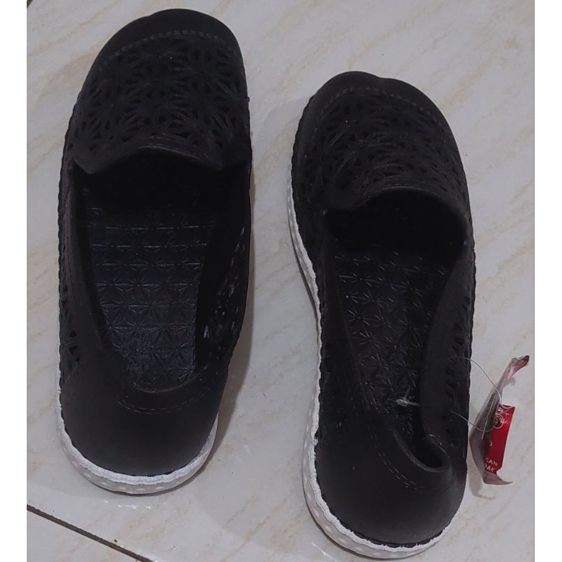 SEPATU NEVADA
