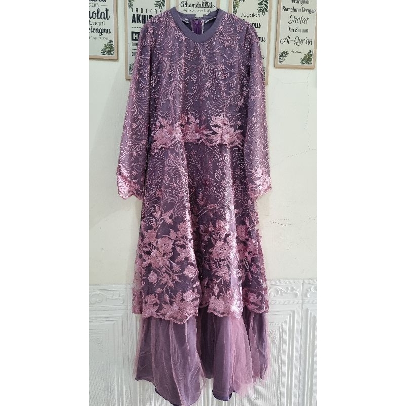 gamis brukat tile