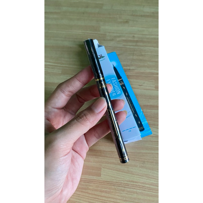 QL WATERPROOF EYELINER