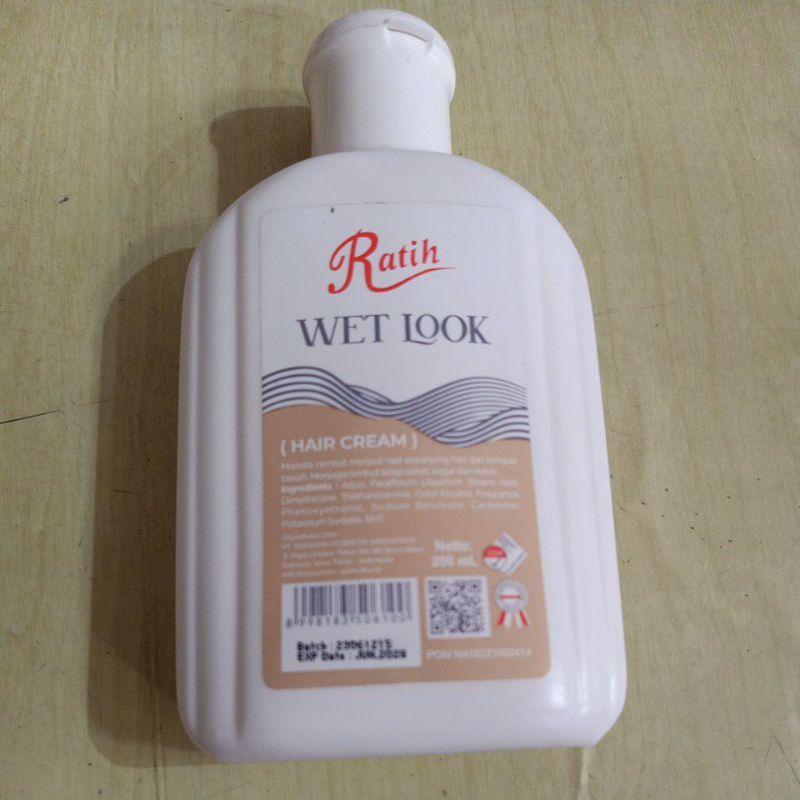 Holly / Ratih Wet Look