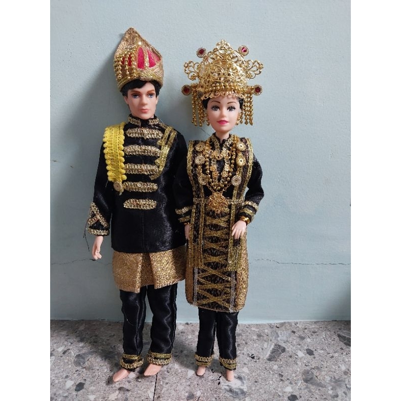 Boneka hias adat aceh