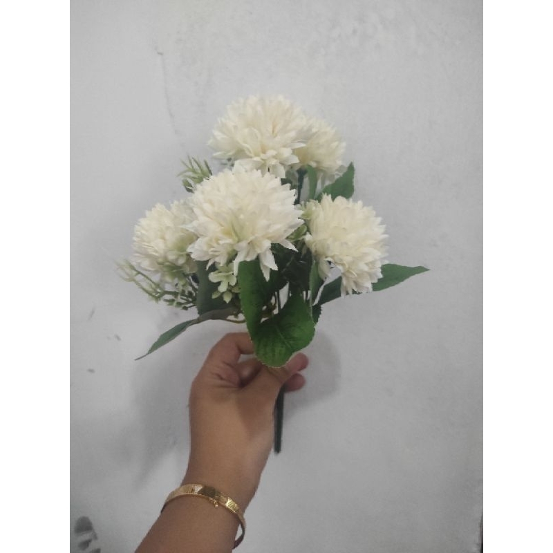 Bunga artifikal warna putih