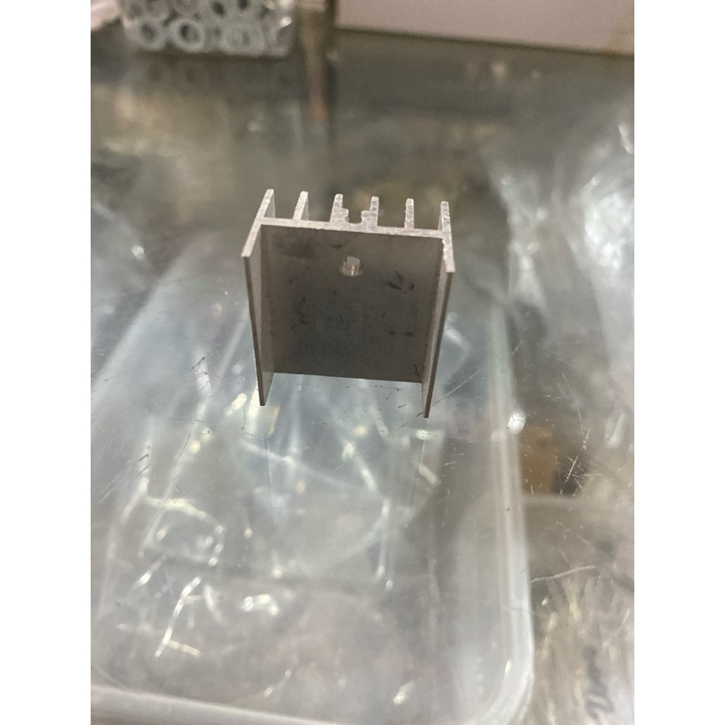 Heatsink transistor