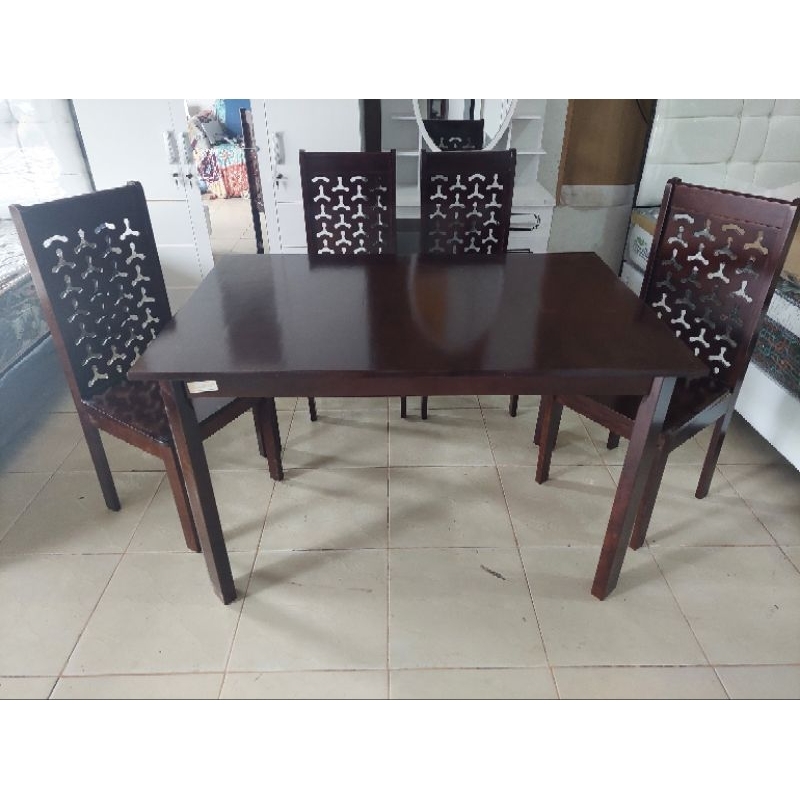 Meja Makan Kayu