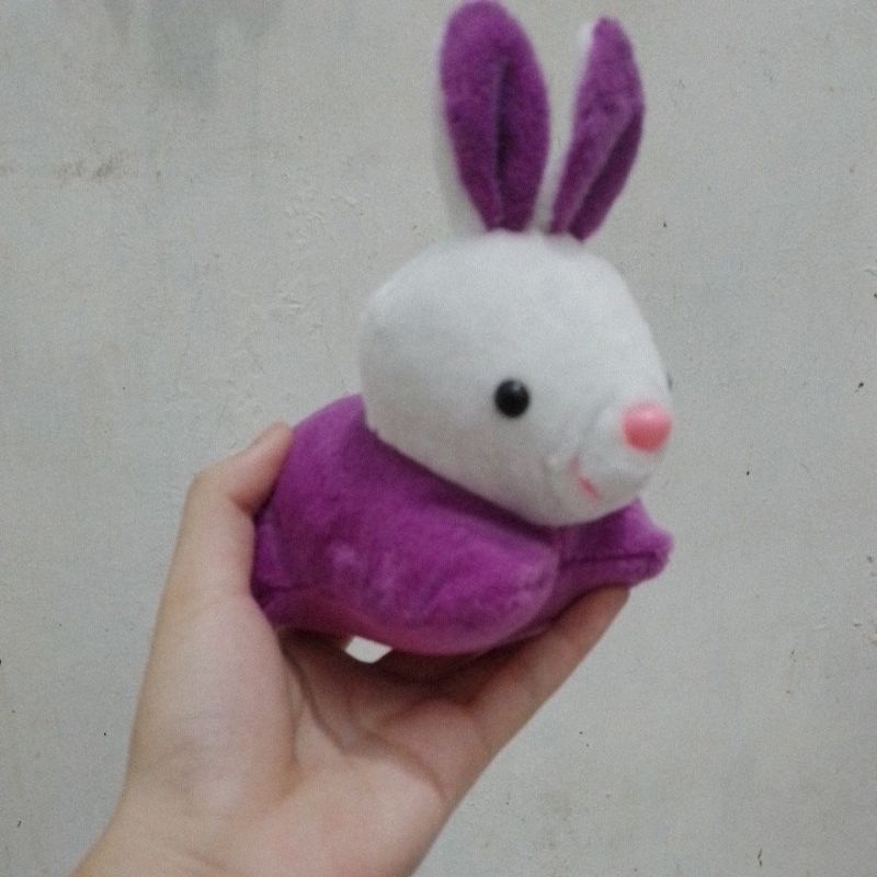 boneka kelinci ungu