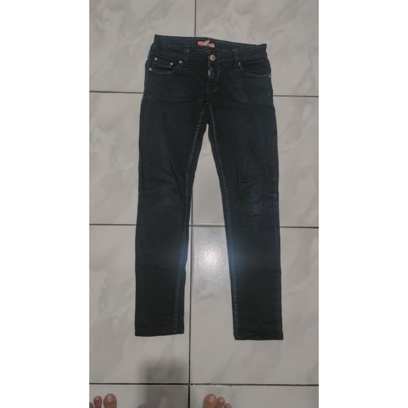 Peloved Jeans Hitam
