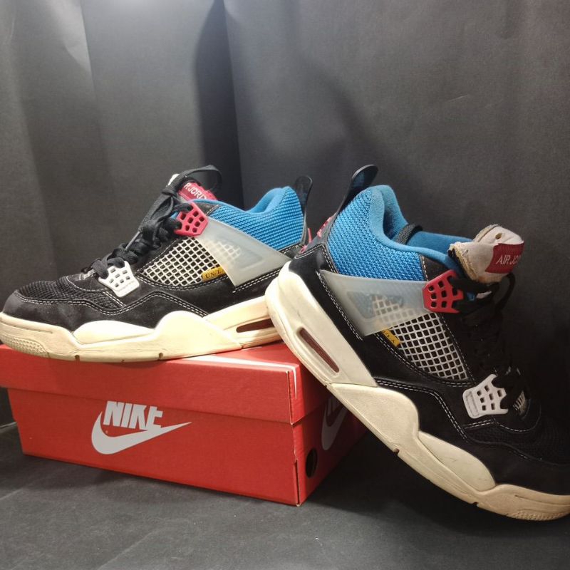 retro 4 UNLA