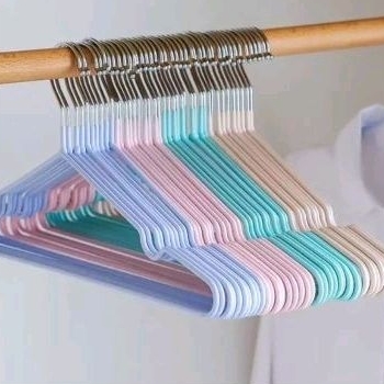 hanger warna warni