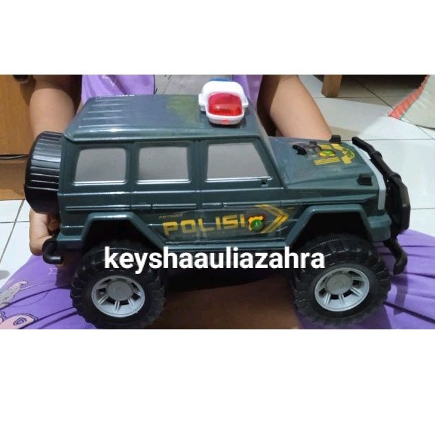 Mobil Jeep Polisi jumbo