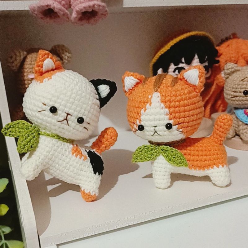 amigurumi cat berdiri