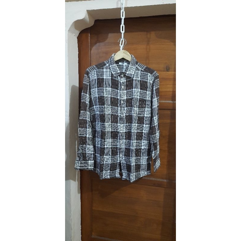 Kemeja Uniqlo