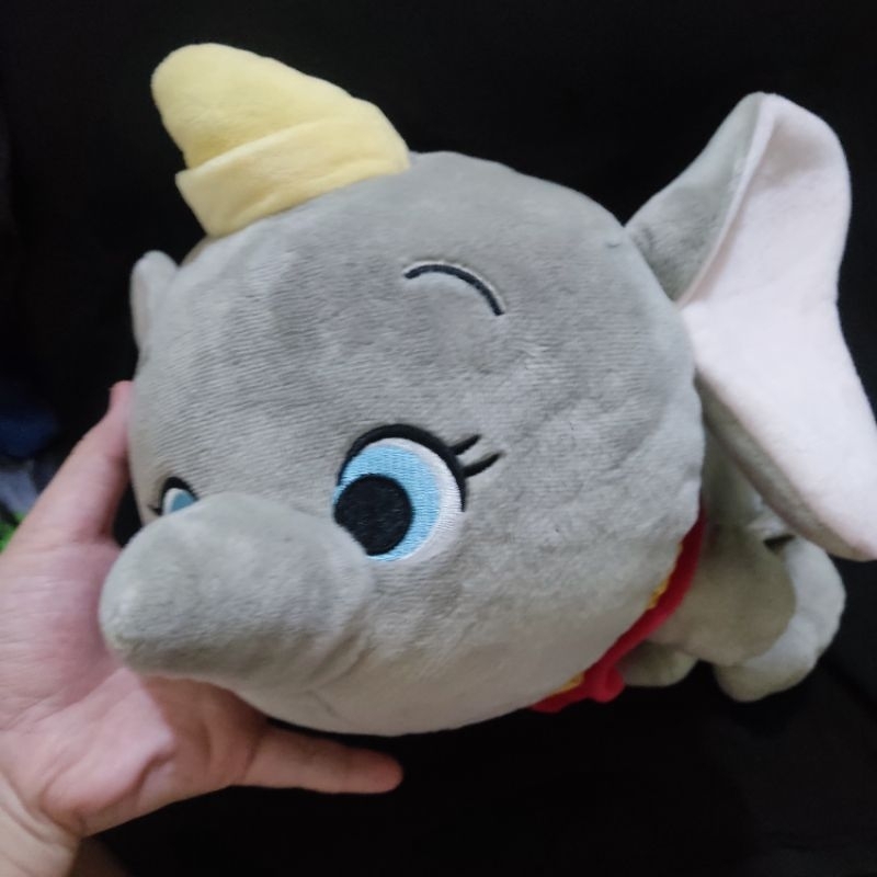 boneka dumbo rebahan