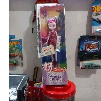 Barbie EAH netflix enchatimals