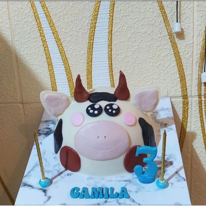Pinata Cake Cow